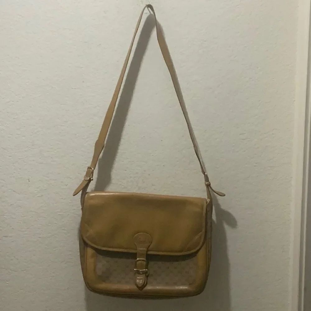 Gucci vintage Shoulder Bag Beige 001 105 5530 Leather PVC Flap Magnet